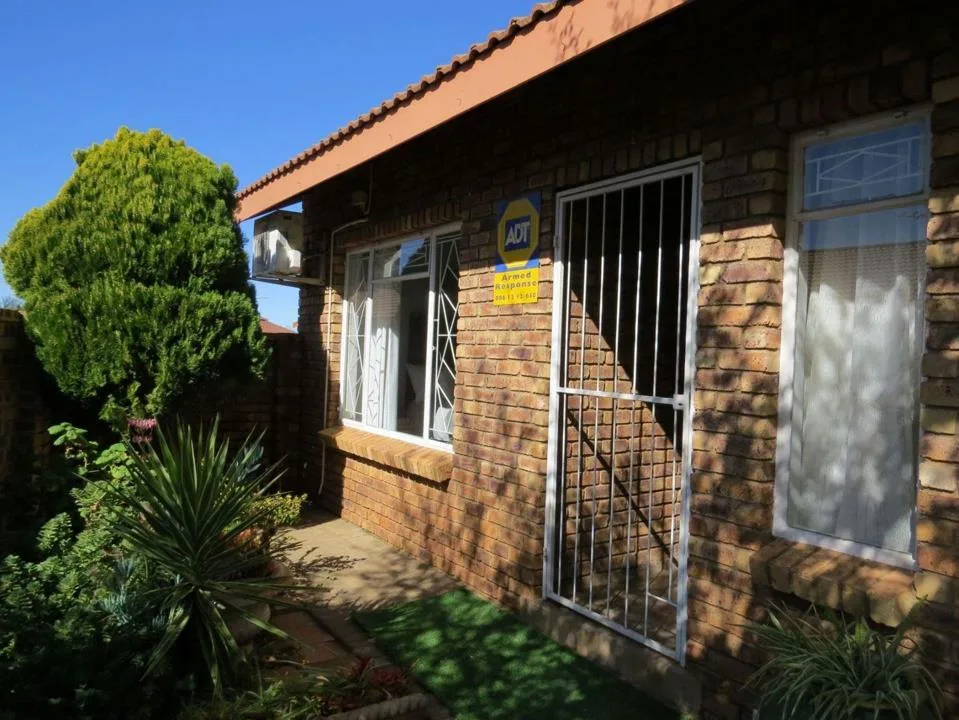 2 Bedroom House for sale in Riviera
