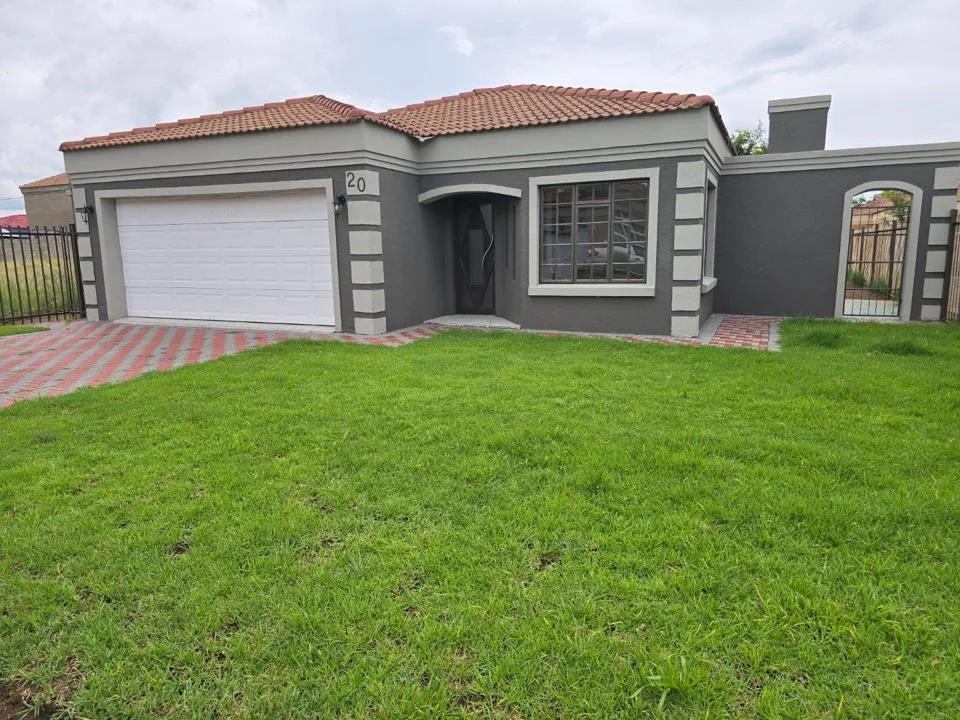 4 Bedroom House for sale in Mandela View