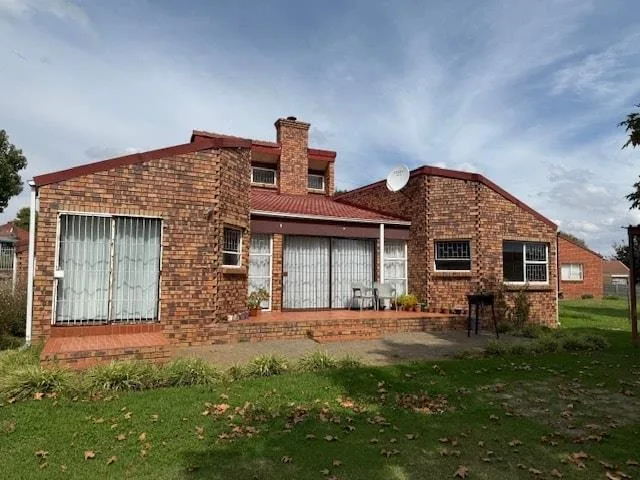 4 Bedroom House for sale in Fouriesburg