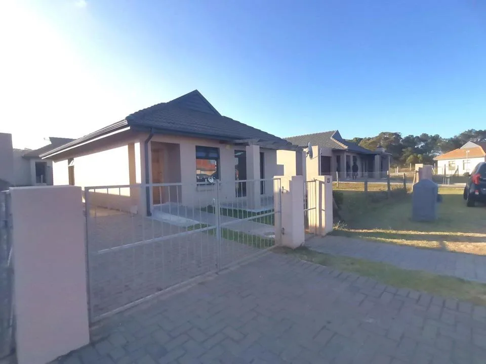 3 Bedroom House for sale in Kidds Beach