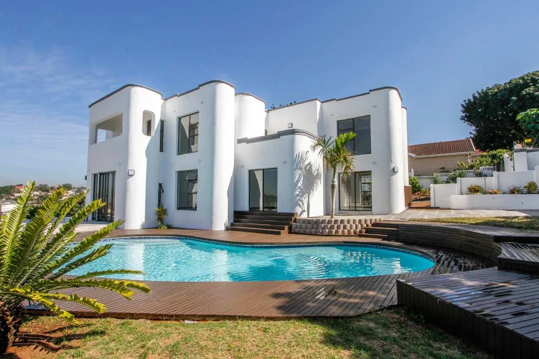 6 Bedroom House to rent in La Lucia