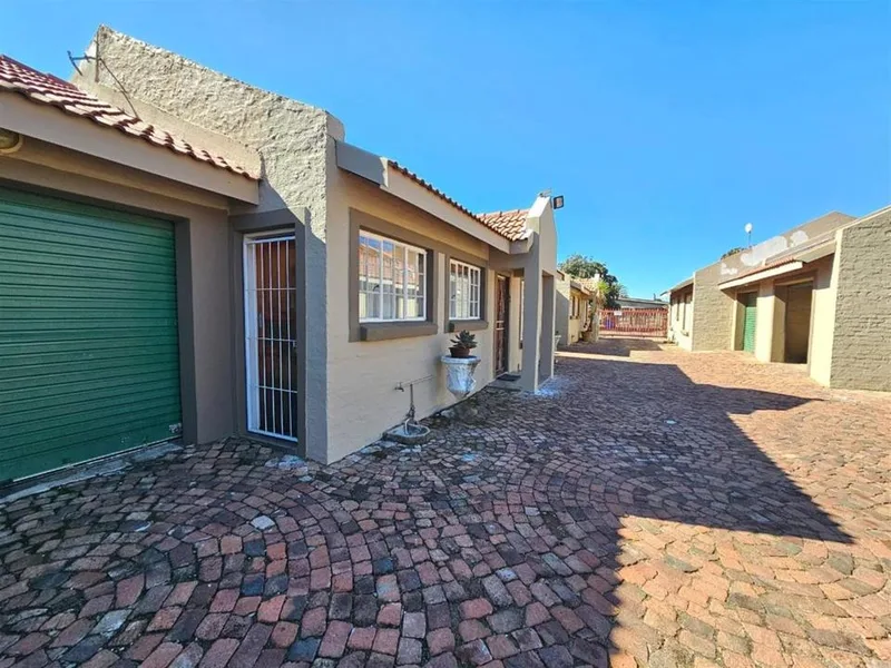 2 Bedroom Townhouse for sale in Potchefstroom Central