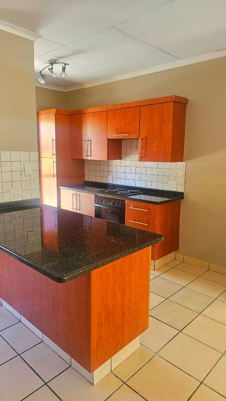 2 Bedroom Townhouse for sale in Bendor