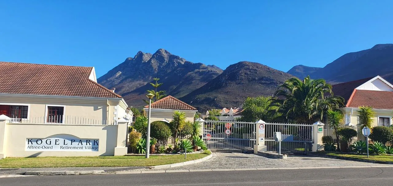 2 Bedroom House for sale in Kleinmond Central