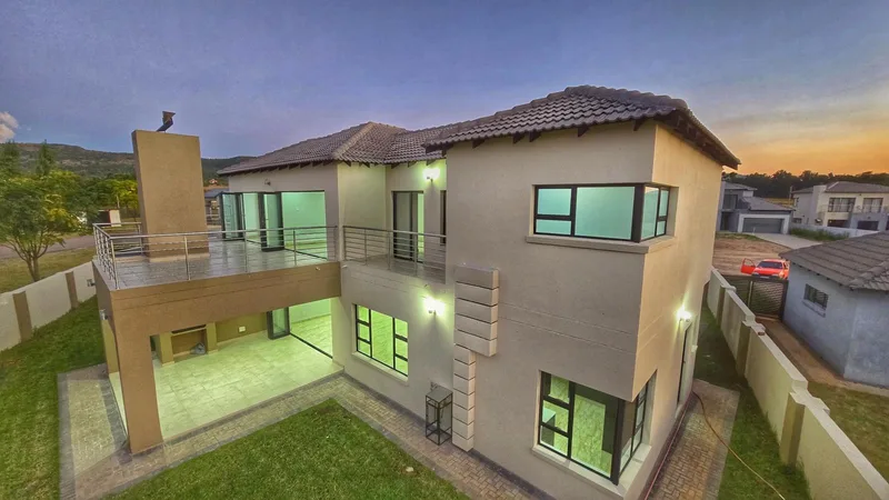 4 Bedroom House in Everglades Estate