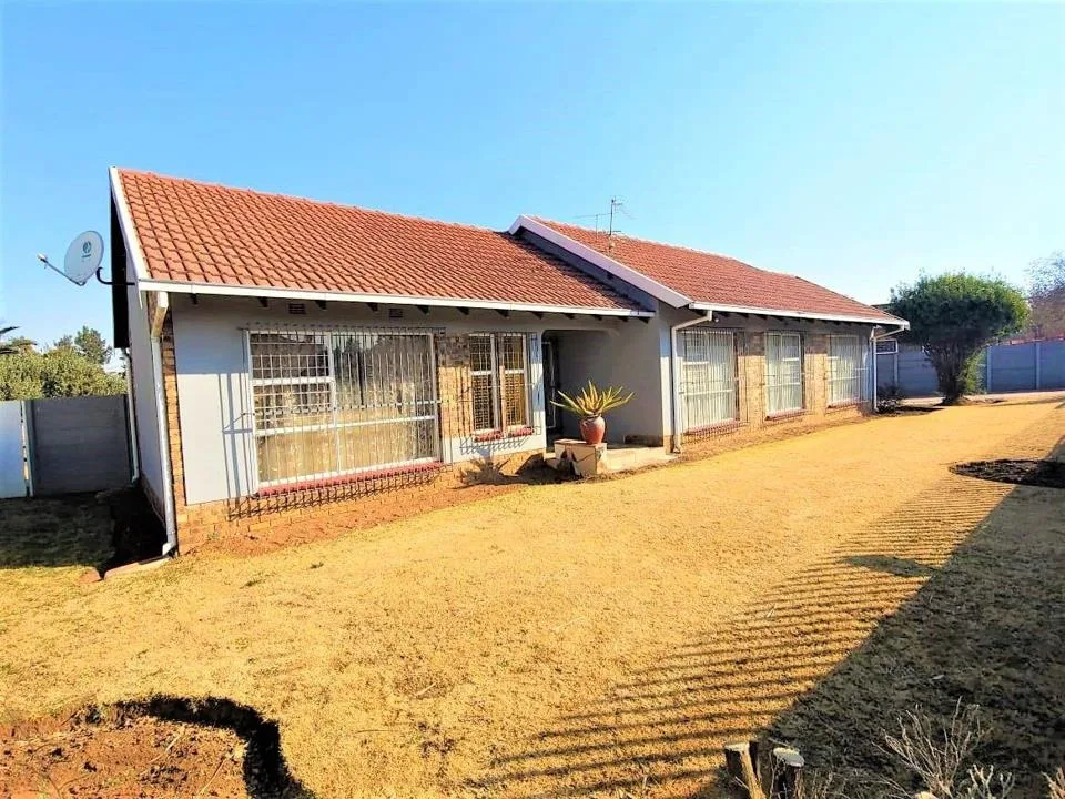 4 Bedroom House for sale in Dersley