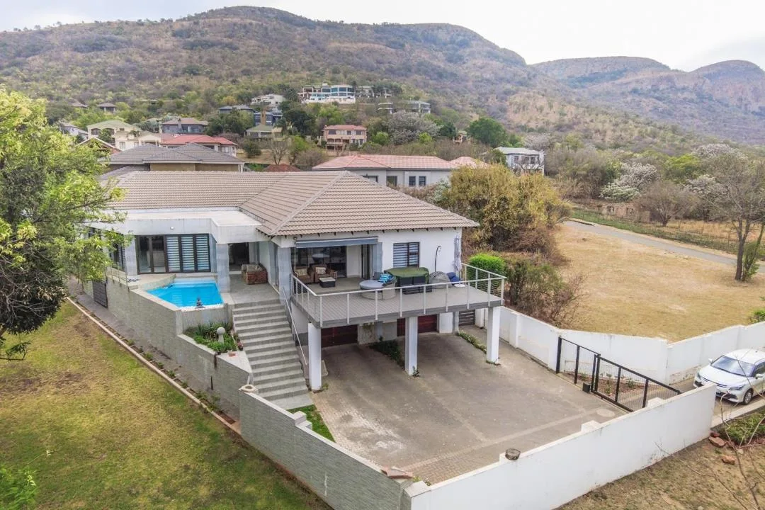 4 Bedroom House for sale in Kosmos Ridge