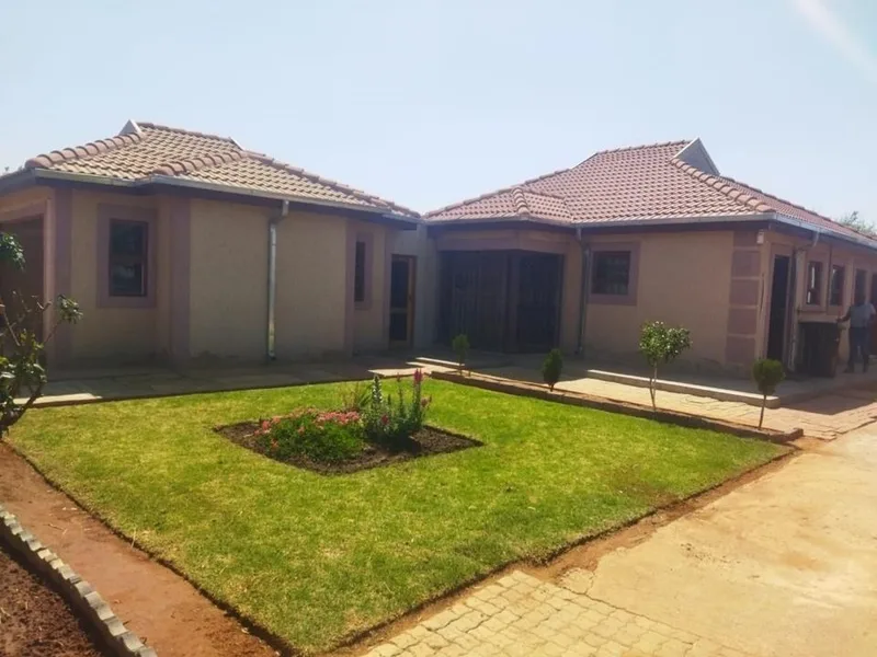 3 Bedroom House for sale in Hartbeesfontein