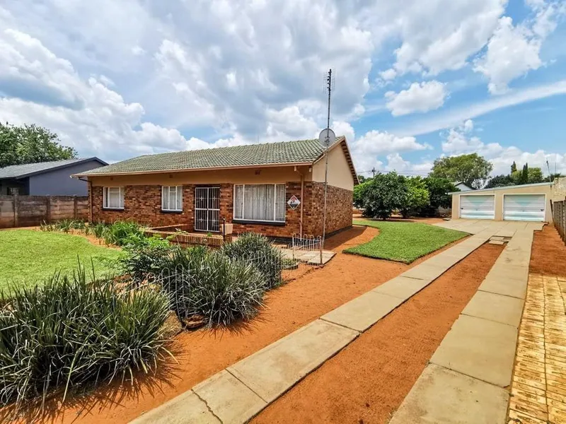 3 Bedroom House for sale in Stilfontein Ext 4