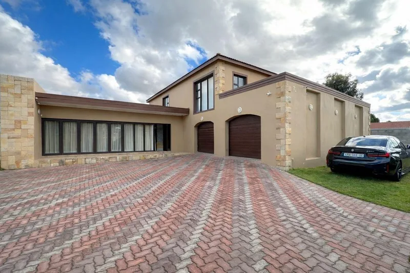 5 Bedroom House for sale in Fairview