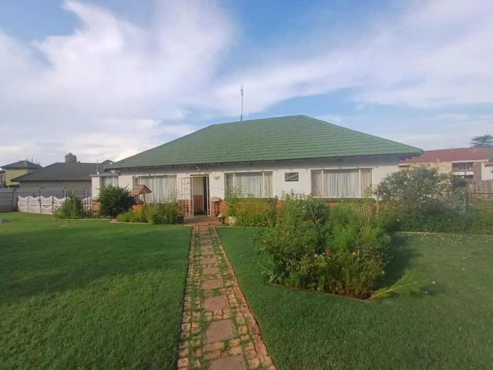 3 Bedroom House for sale in Stilfontein Ext 3