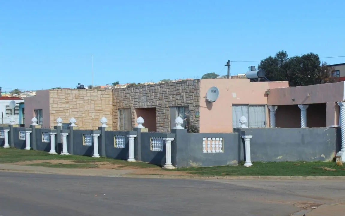 4 Bedroom House for sale in Kwanobuhle
