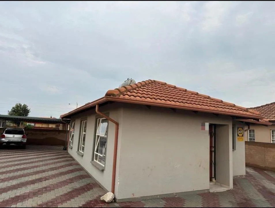 3 Bedroom House to rent in The Orchards