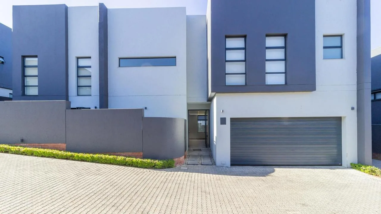 4 Bedroom Townhouse for sale in Bryanston East