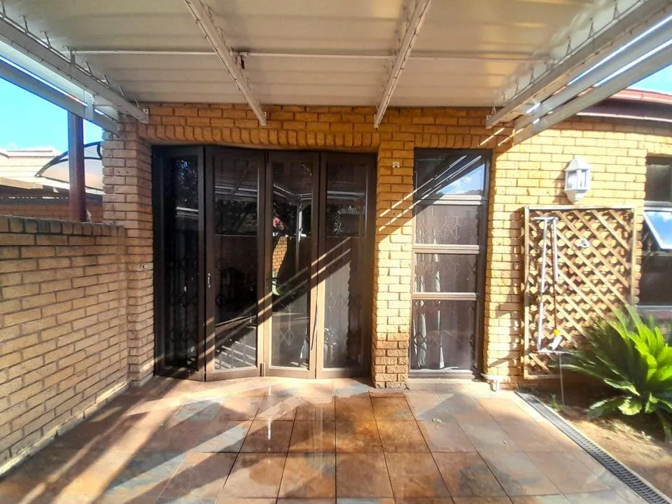 2 Bedroom Townhouse for sale in Heidelberg Central
