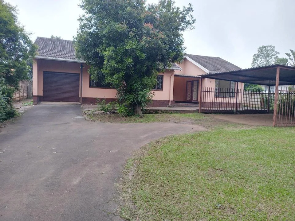 3 Bedroom House for sale in Bisley