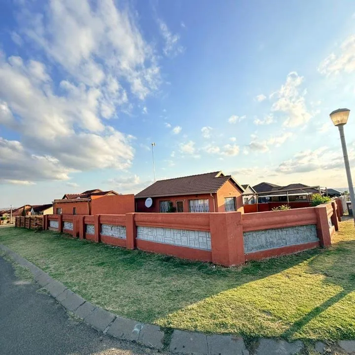 3 Bedroom House for sale in Tasbet Park