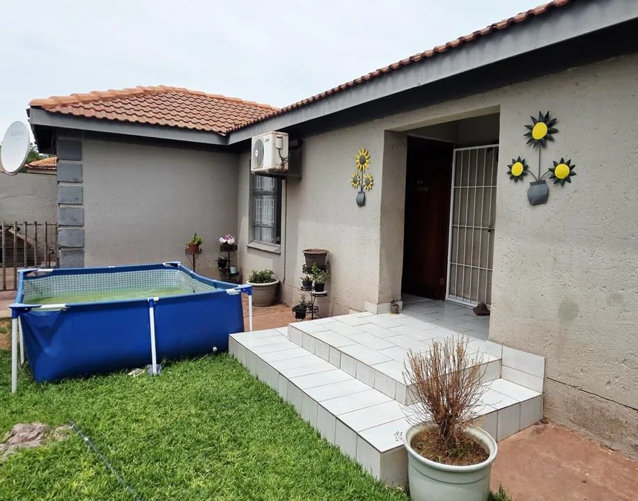 3 Bedroom House for sale in Kathu
