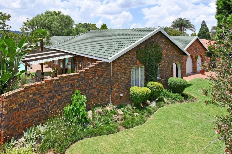 3 Bedroom House for sale in Paulshof