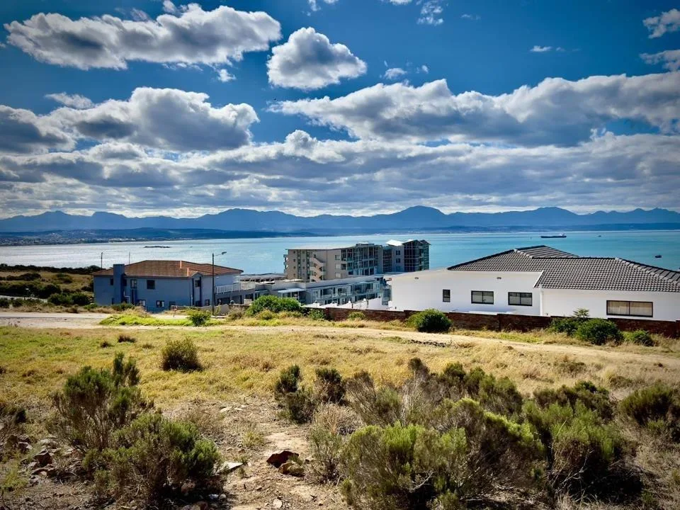 698 m² Land available in Mossel Bay Ext 13
