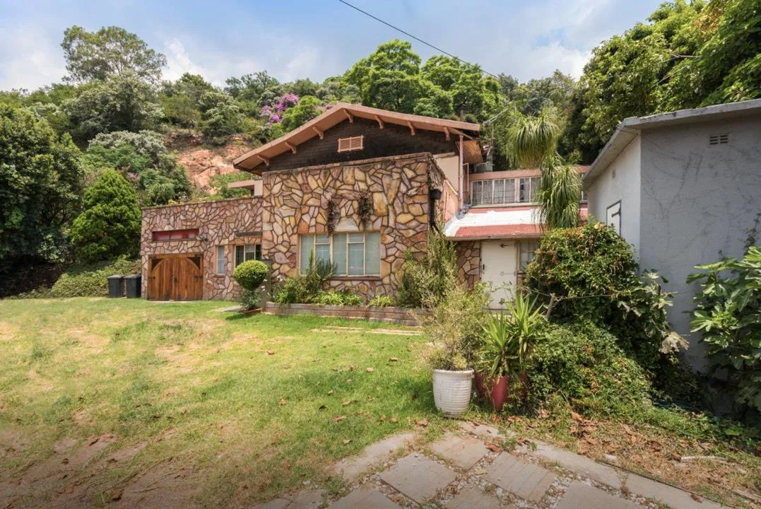 4 Bedroom House for sale in Observatory