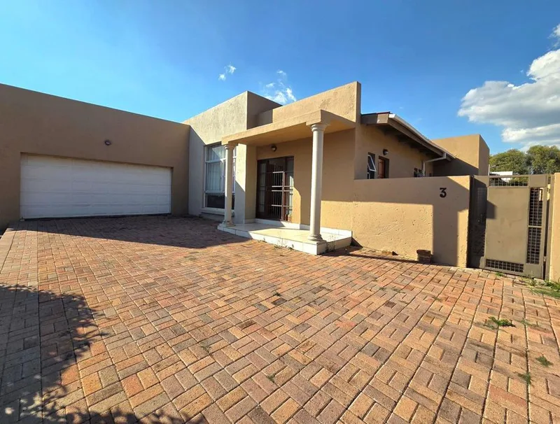 3 Bedroom Townhouse for sale in Wilkoppies