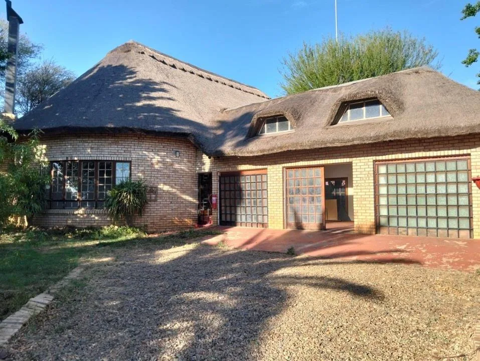 5 Bedroom House for sale in Hartswater