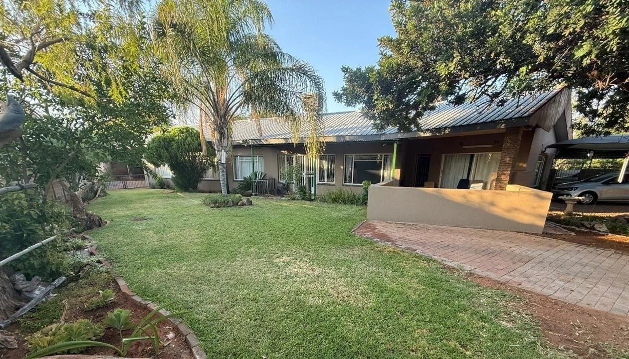 7 Bedroom House for sale in Die Rand