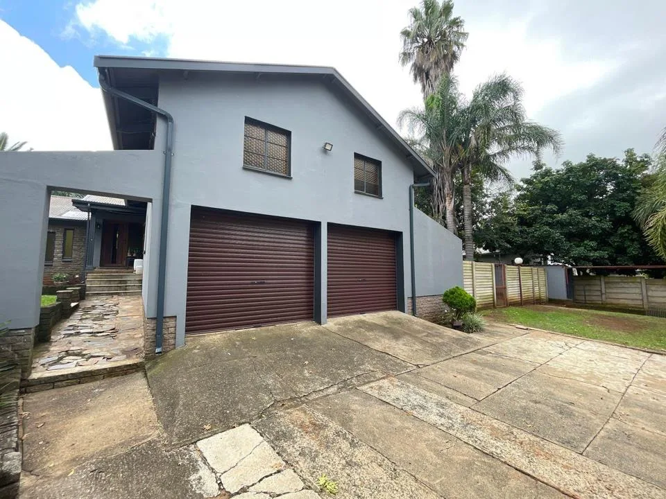4 Bedroom House for sale in Sunnyridge
