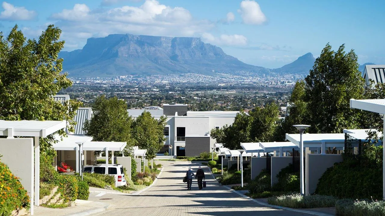 3 Bedroom House for sale in Plattekloof
