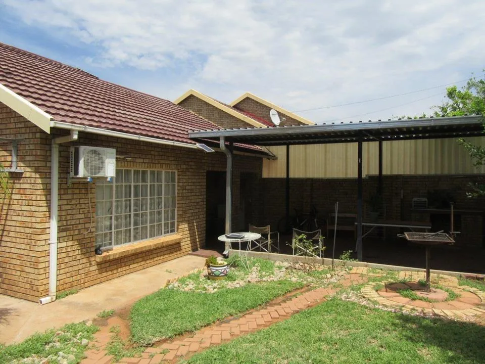 2 Bedroom House for sale in Modimolle