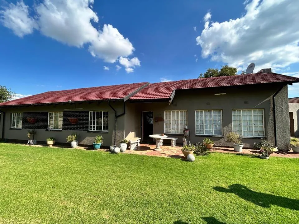 3 Bedroom House for sale in Dersley