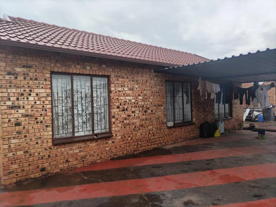 3 Bedroom House for sale in Protea Glen