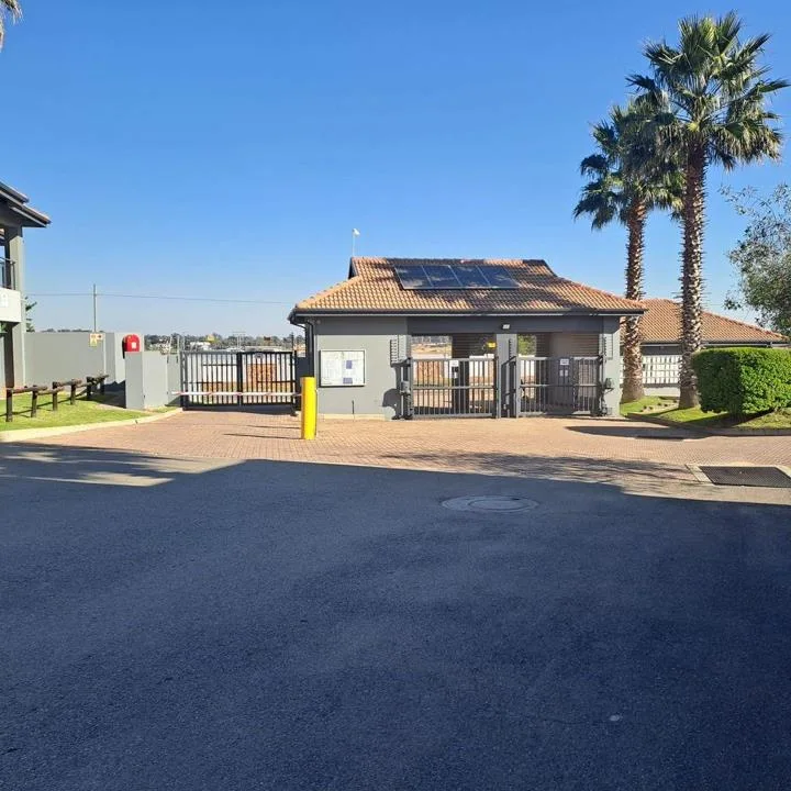 2 Bedroom Apartment / flat for sale in Crystal Park