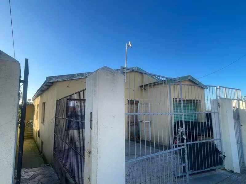 7 Bedroom House for sale in Korsten