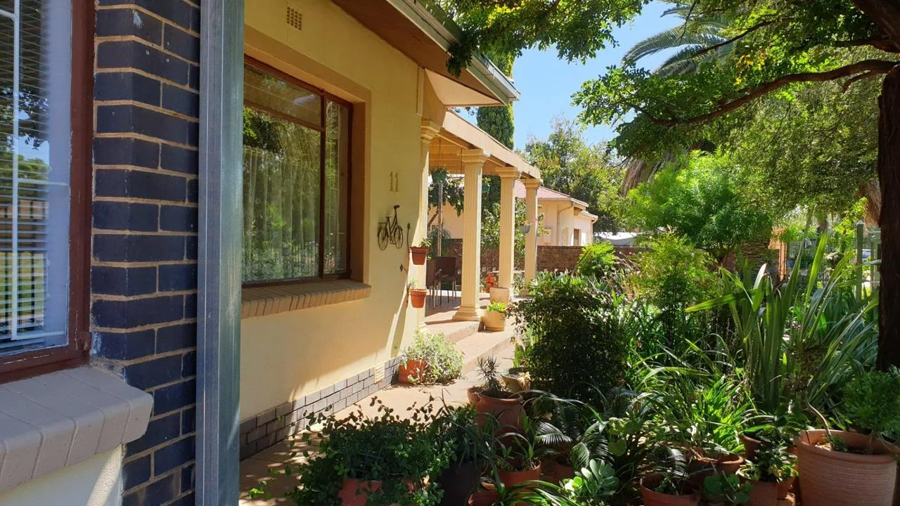 4 Bedroom House for sale in Jan Kempdorp