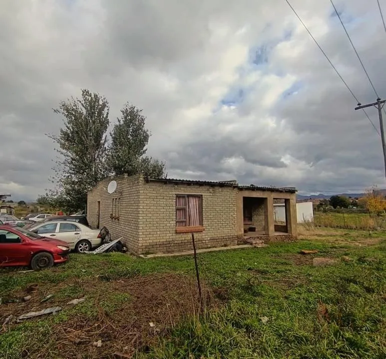 2 Bedroom House for sale in Mphatlalatsane