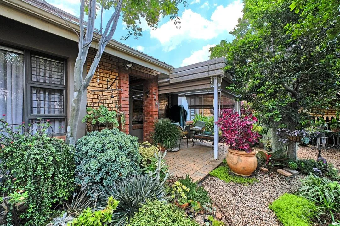 3 Bedroom Townhouse for sale in Featherbrooke Hills Retirement Village
