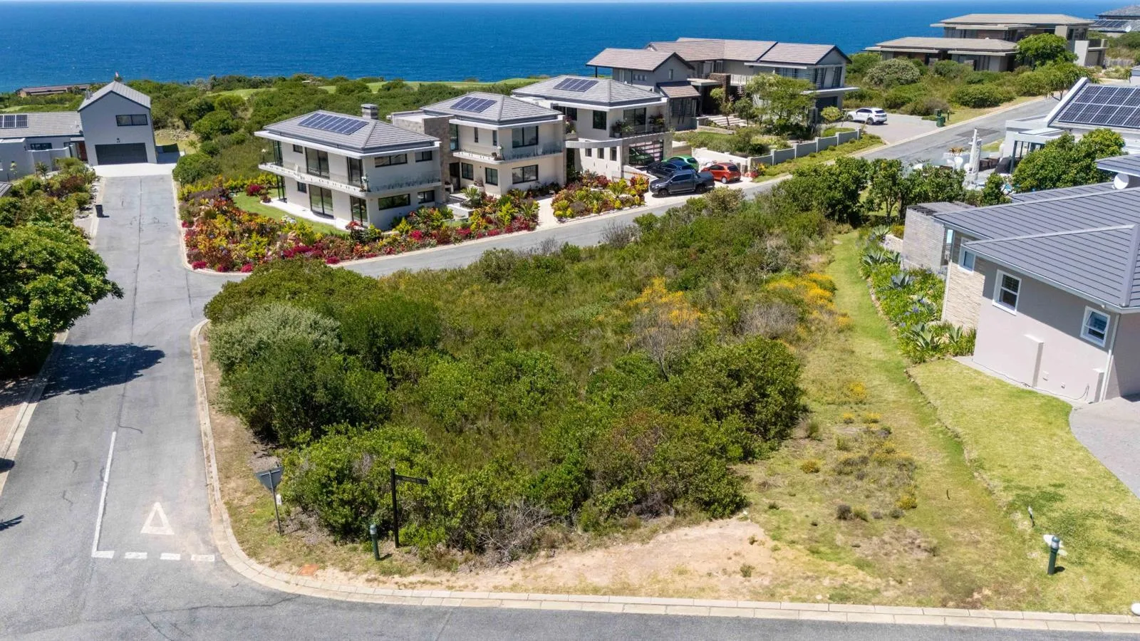 1 033 m² Land available in Pezula Golf Estate