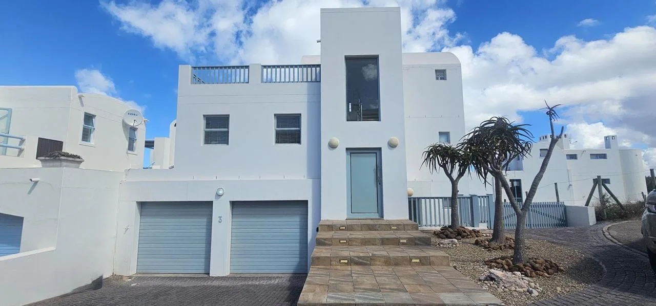 5 Bedroom House for sale in Paradise Beach