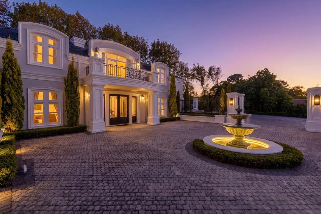8 Bedroom House for sale in Constantia