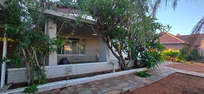 6 Bedroom House in Die Rand