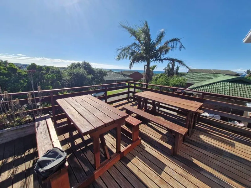 3 Bedroom House for sale in Cove Rock