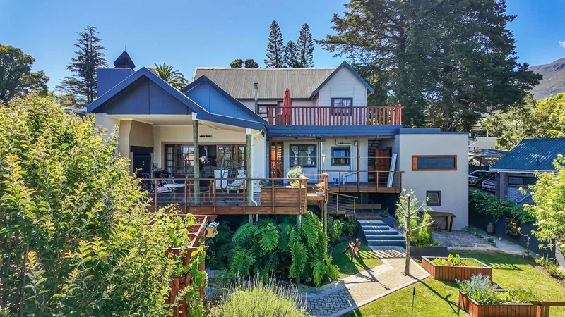 4 Bedroom House in Bodorp