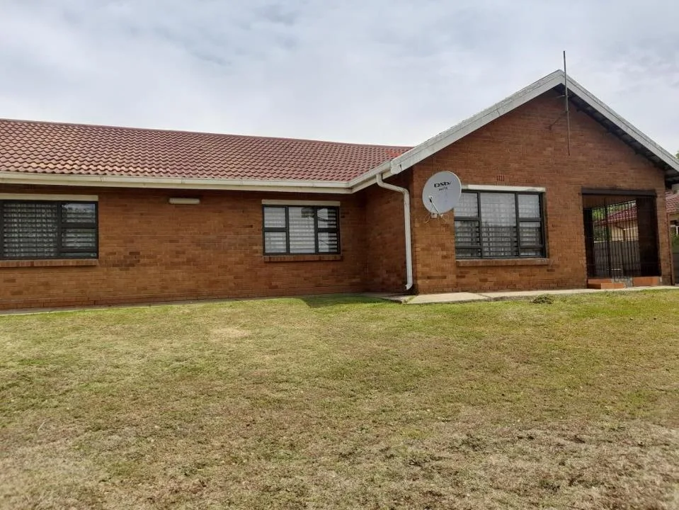 3 Bedroom House for sale in Kosmos Park