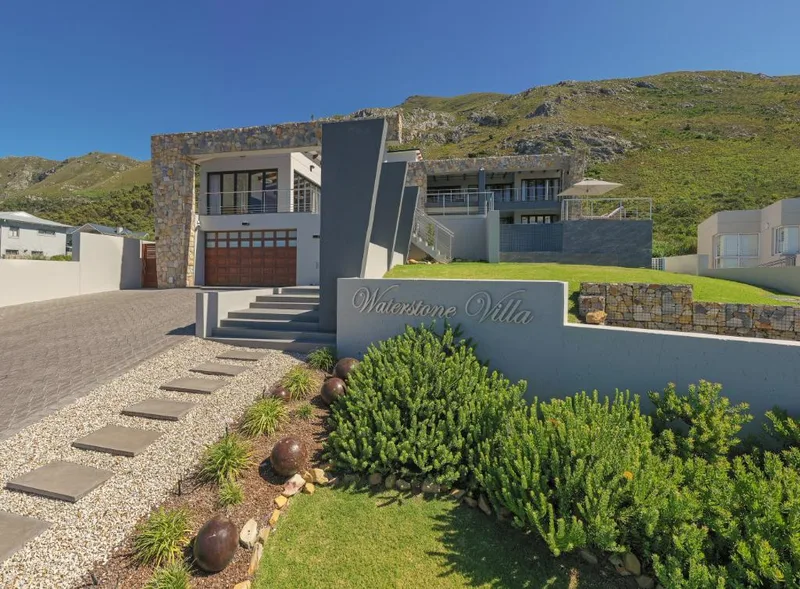 5 Bedroom House in Chanteclair