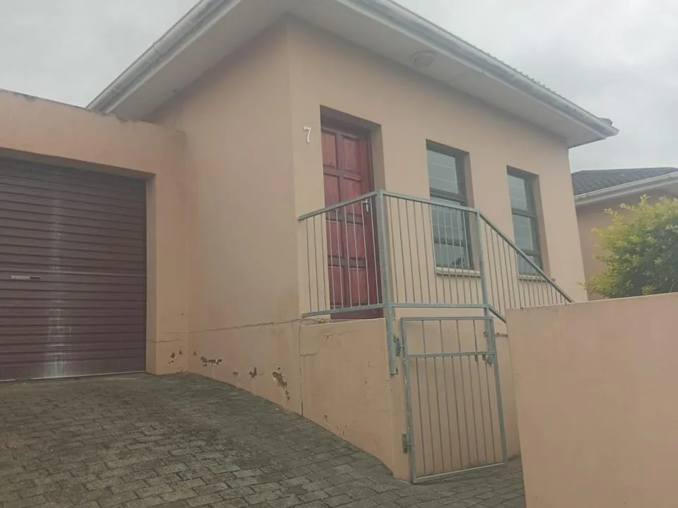 3 Bedroom Apartment / flat to rent in Amalinda