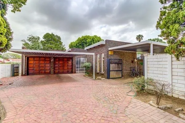 3 Bedroom House in Sunward Park