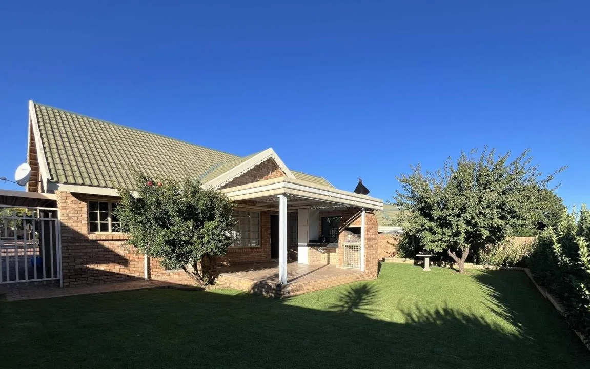 3 Bedroom Townhouse for sale in Spitskop SH