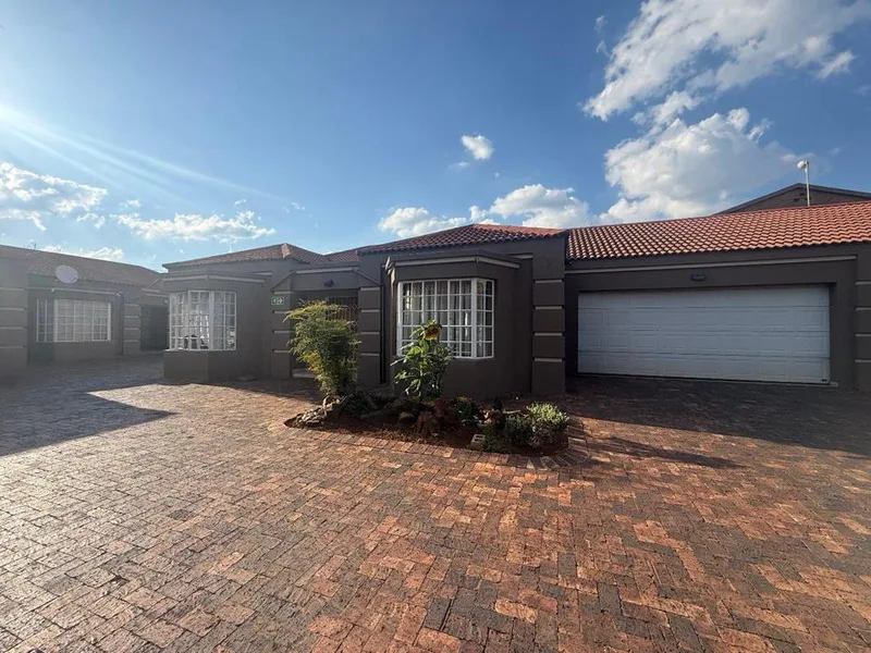 2 Bedroom Townhouse for sale in Vanderbijlpark SW 5